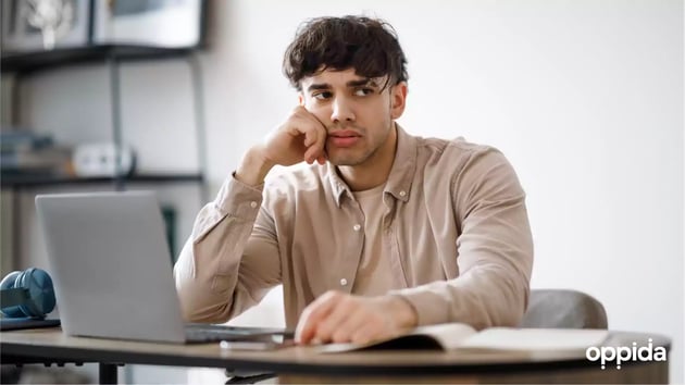 4 Bored student online learning