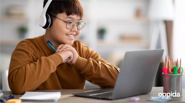 4 K12 asian student on laptop